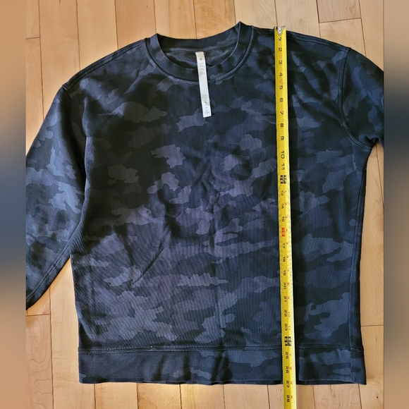 Lululemon women's size 8 sweater - Picture 3 of 4